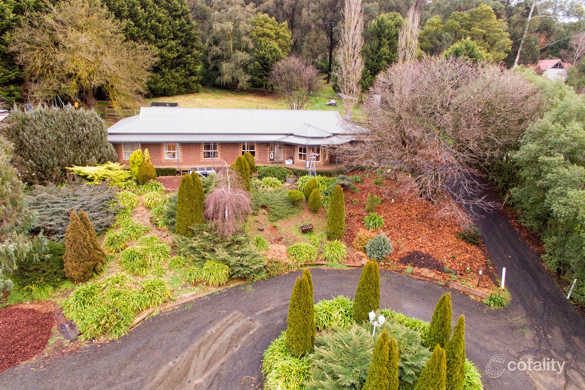 19 View Hill Rd, Cockatoo, VIC 3781