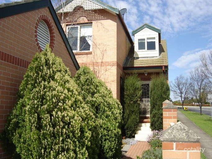 2 Maple Gr, Narellan, NSW 2567