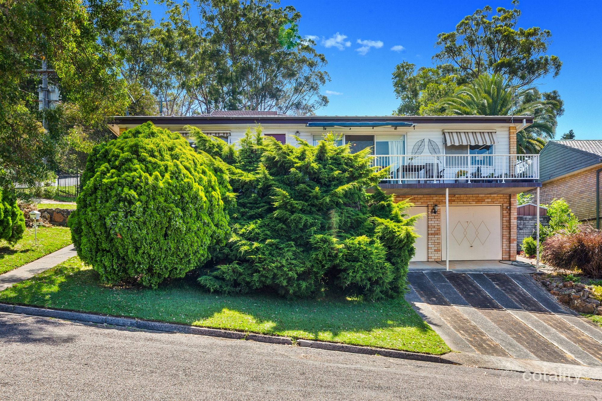 9 Lorraine Ave, Point Clare, NSW 2250