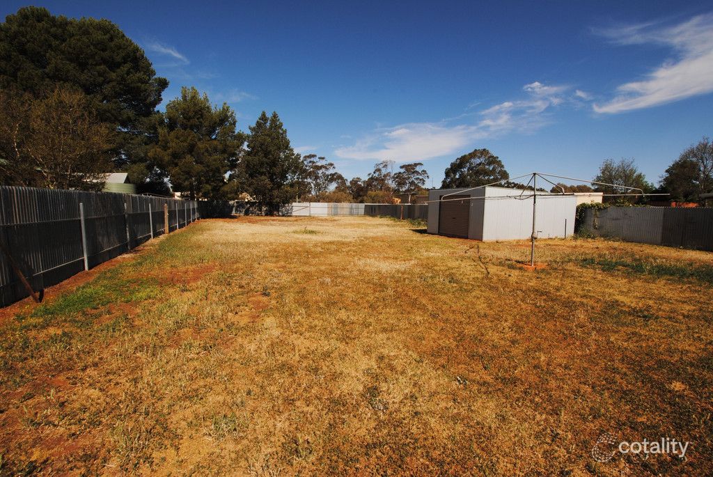 5 Moira St, Goolgowi, NSW 2652