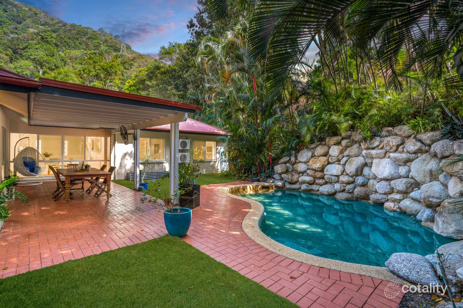 70 Summerhill Dr, Mooroobool, QLD 4870