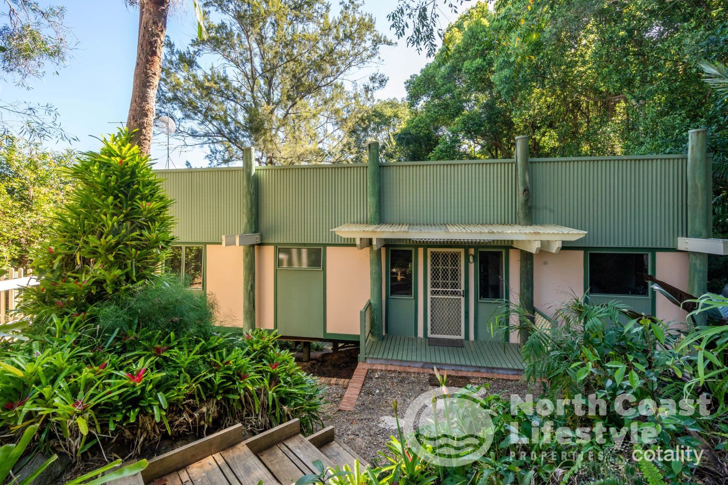 4 Bian Ct, Ocean Shores, NSW 2483