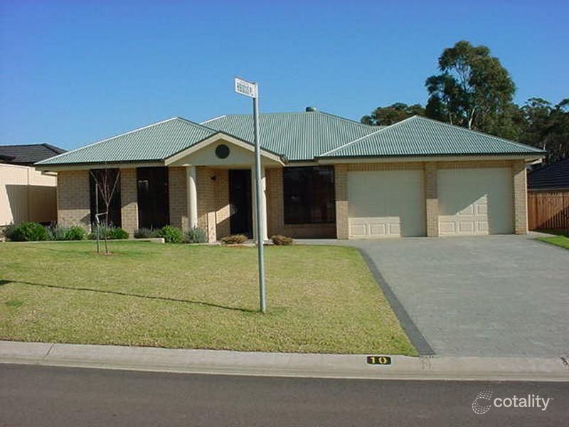 10 Freesia Cres, Bomaderry, NSW 2541