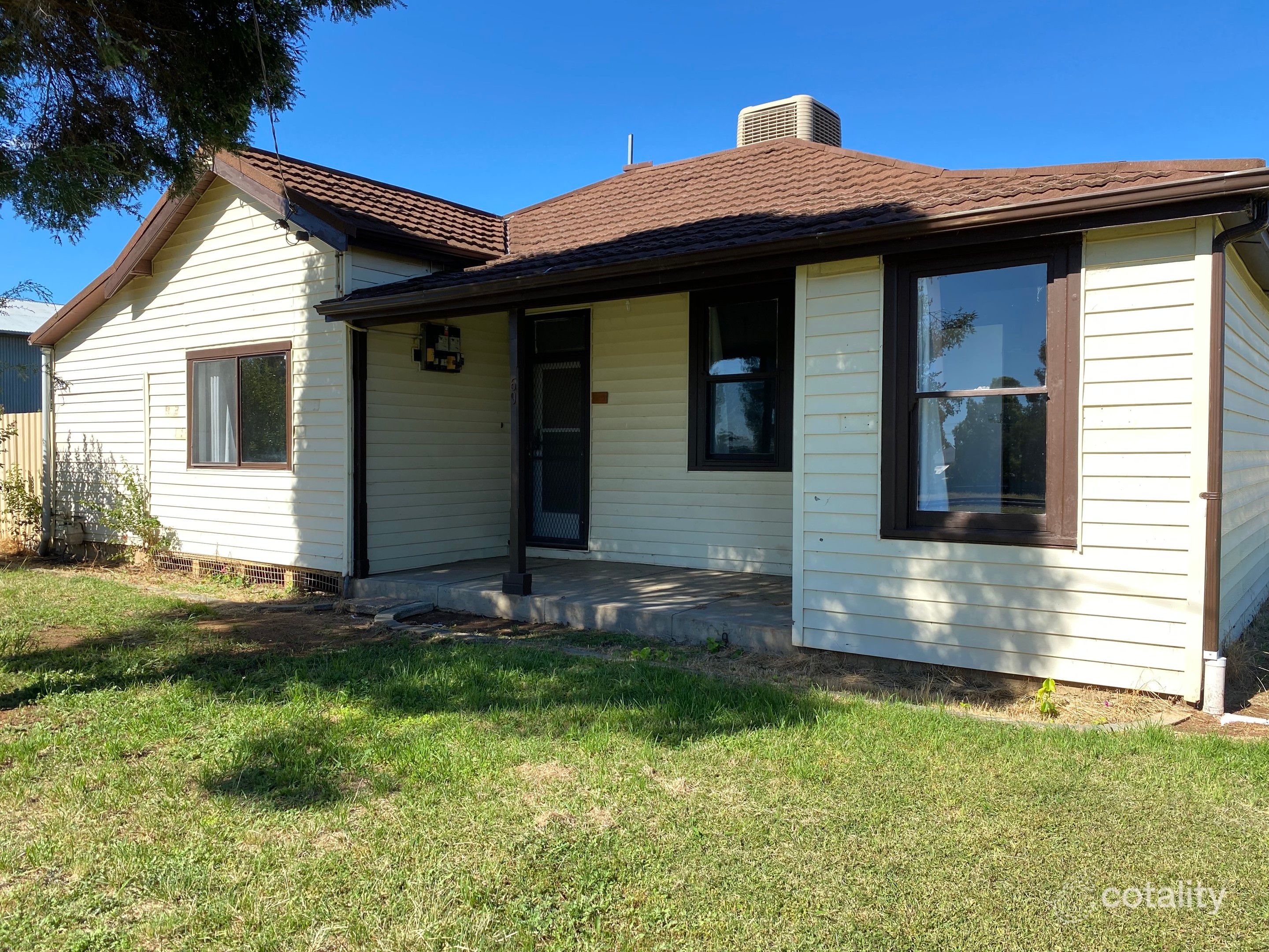 69 Railway Pde, Henty, NSW 2658