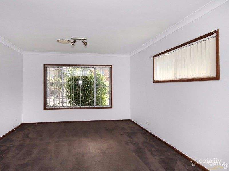 28 Kenley Cres, Macquarie Hills, NSW 2285