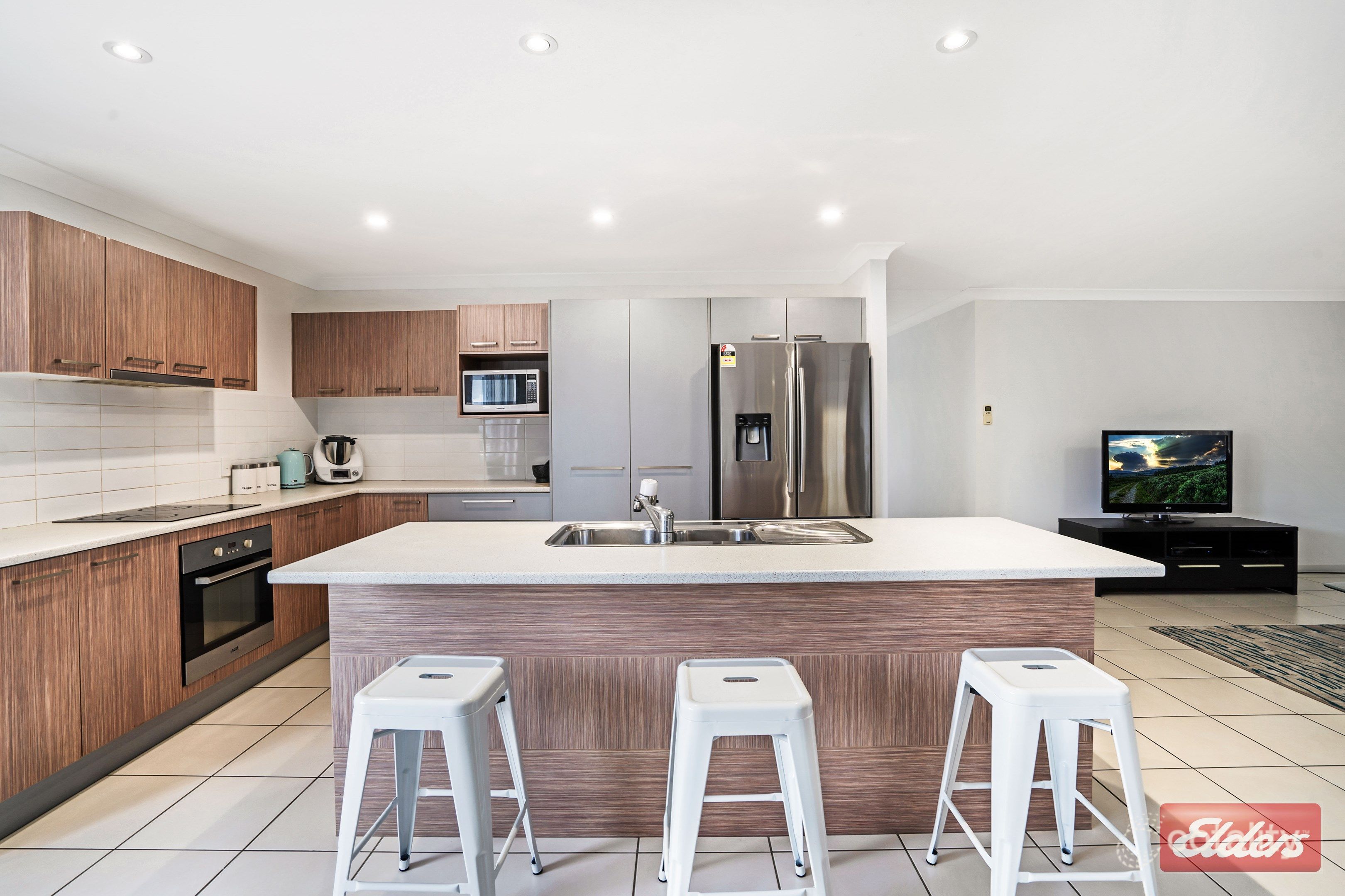 10 Kilkivan Pde, Waterford, QLD 4133
