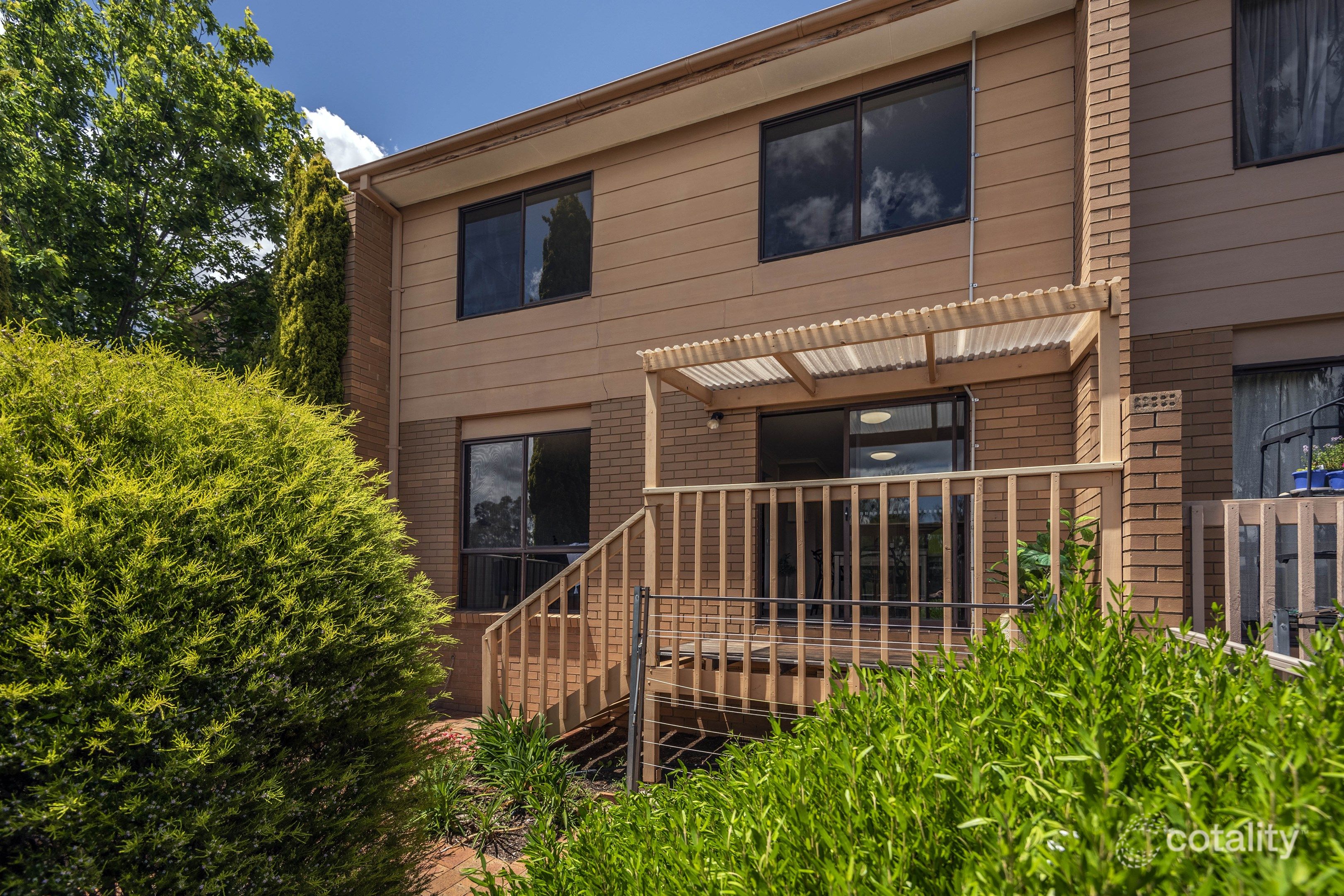 6 Hallen Cl, Phillip, ACT 2606