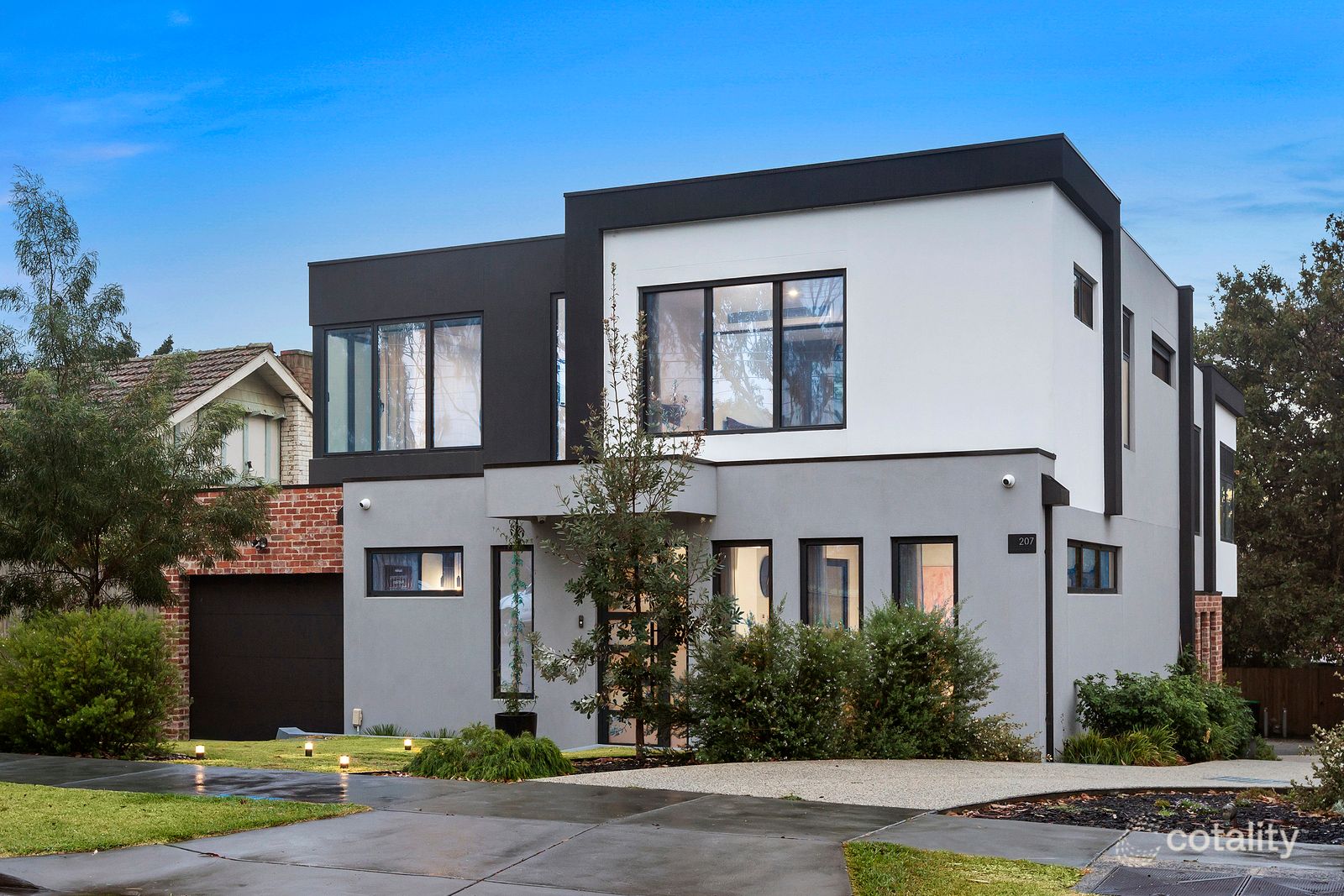 1/207 Como Pde E, Parkdale, VIC 3195