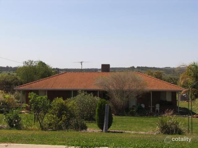 24 Clifford St, Meringandan West, QLD 4352