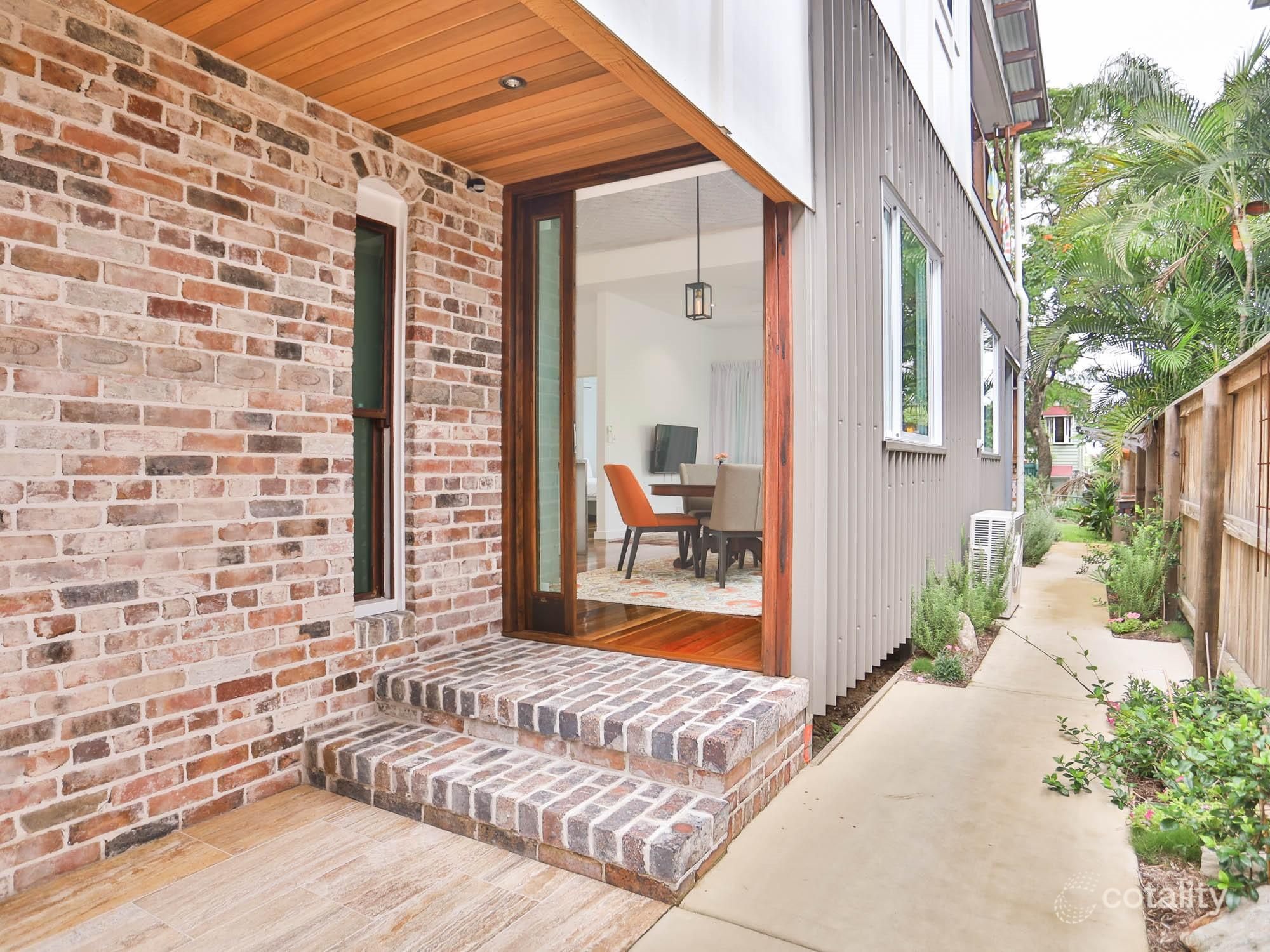 33 Cedar St, Greenslopes, QLD 4120