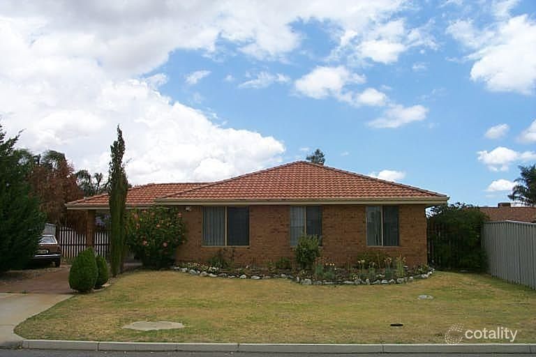 70 Strawberry Dr, Seville Grove, WA 6112