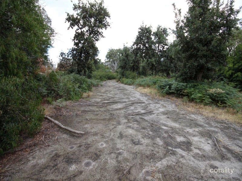 10 Gravelly Point Rd, Raymond Island, VIC 3880