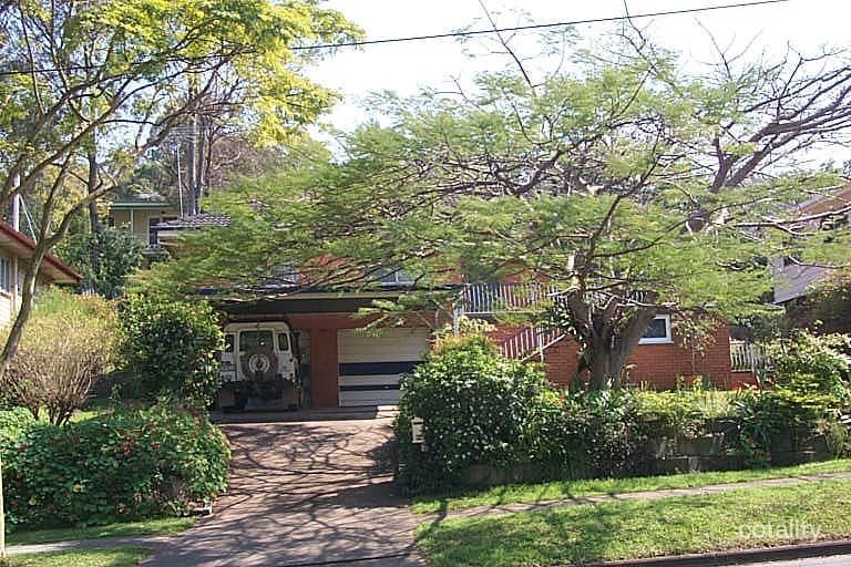 64 Nursery Rd, Holland Park West, QLD 4121