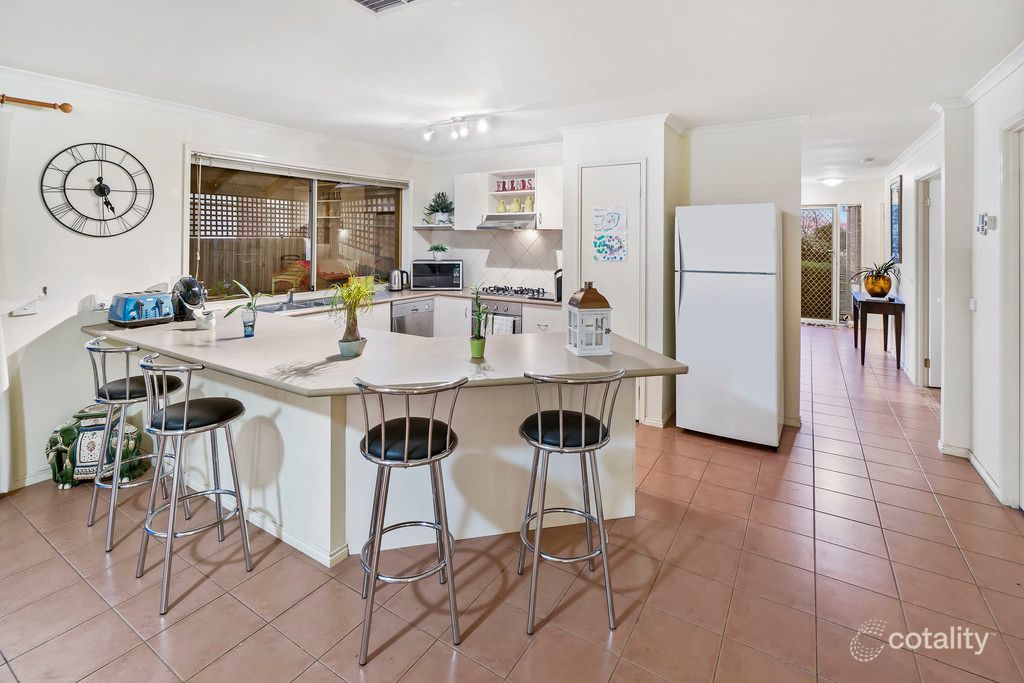 1 Hillsmeade Dr, Melton West, VIC 3337