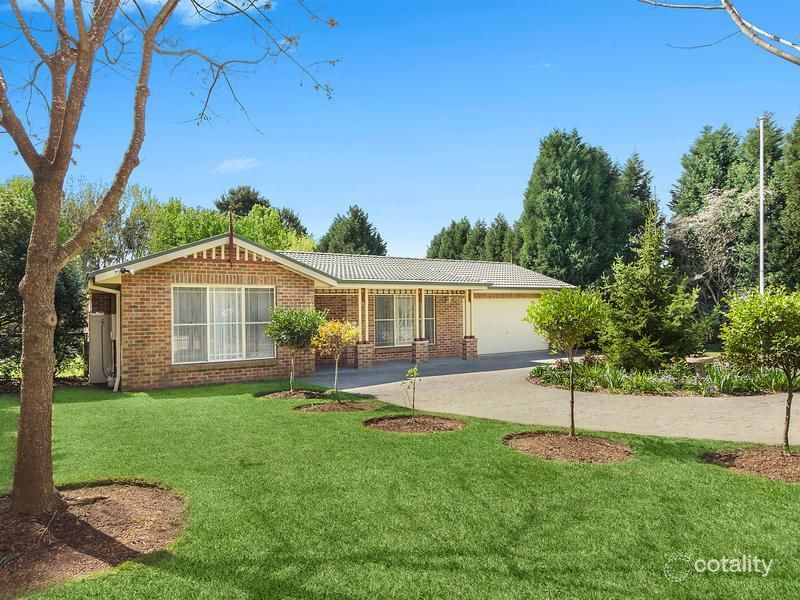 11 Cypress Pde, Bowral, NSW 2576