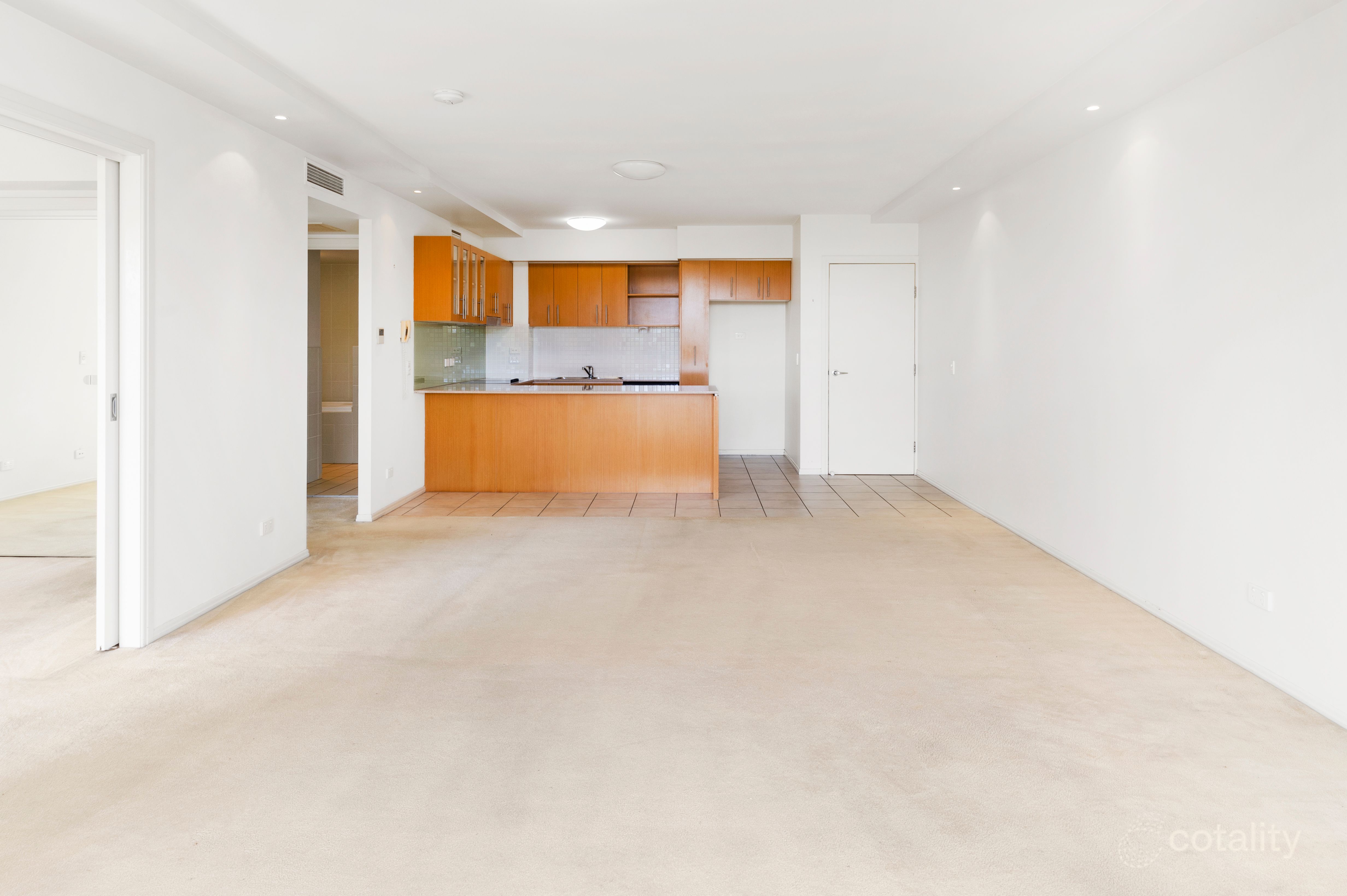 8439 Magnolia Dr E, Hope Island, QLD 4212