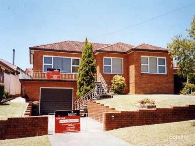 4 Suva Cres, Greenacre, NSW 2190