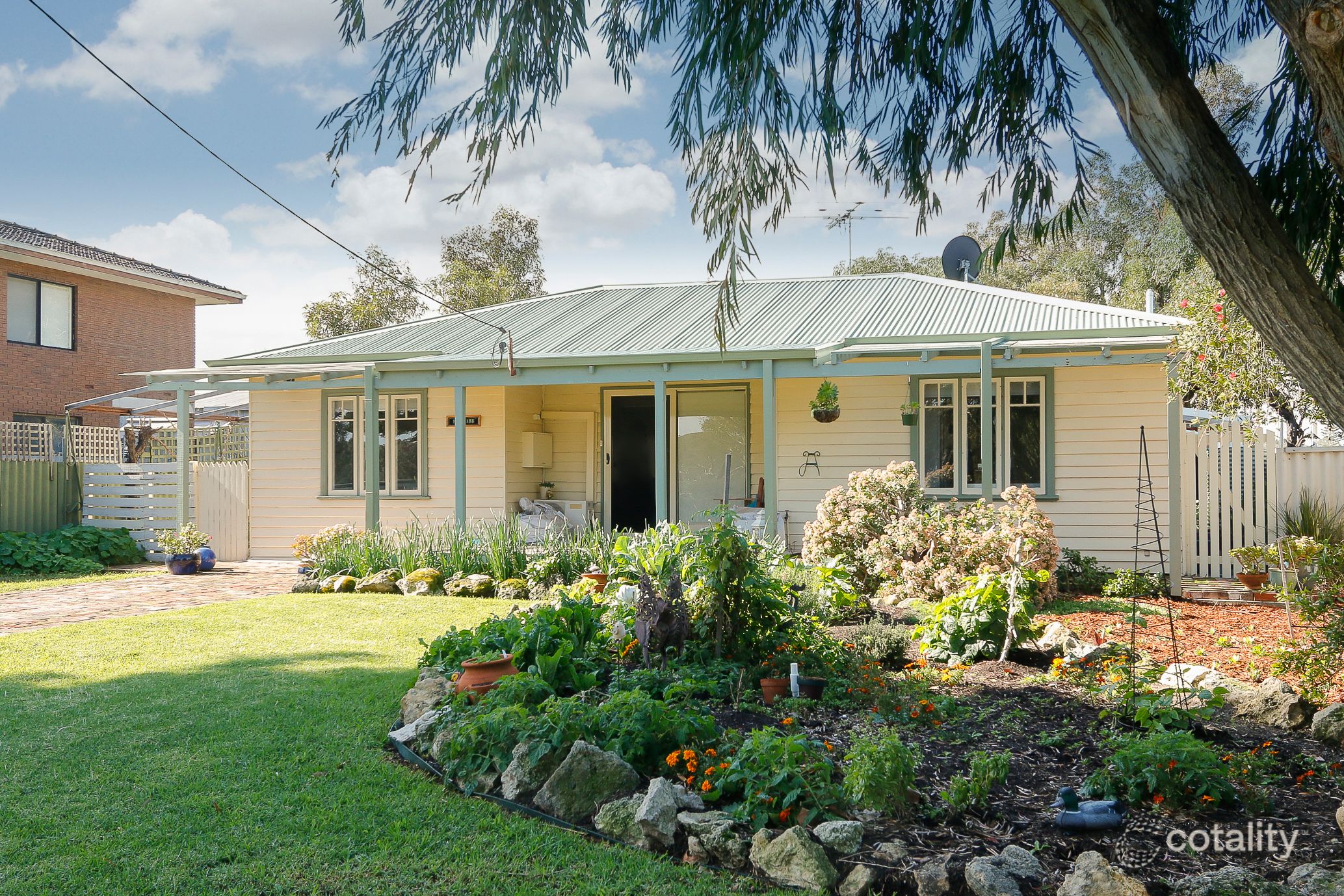 173 Fawcett Rd, Lake Coogee, WA 6166