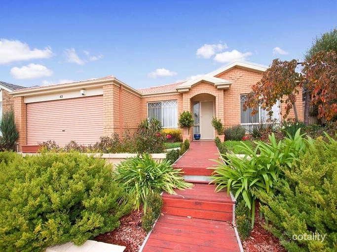 43 Central Pkwy, Cranbourne West, VIC 3977