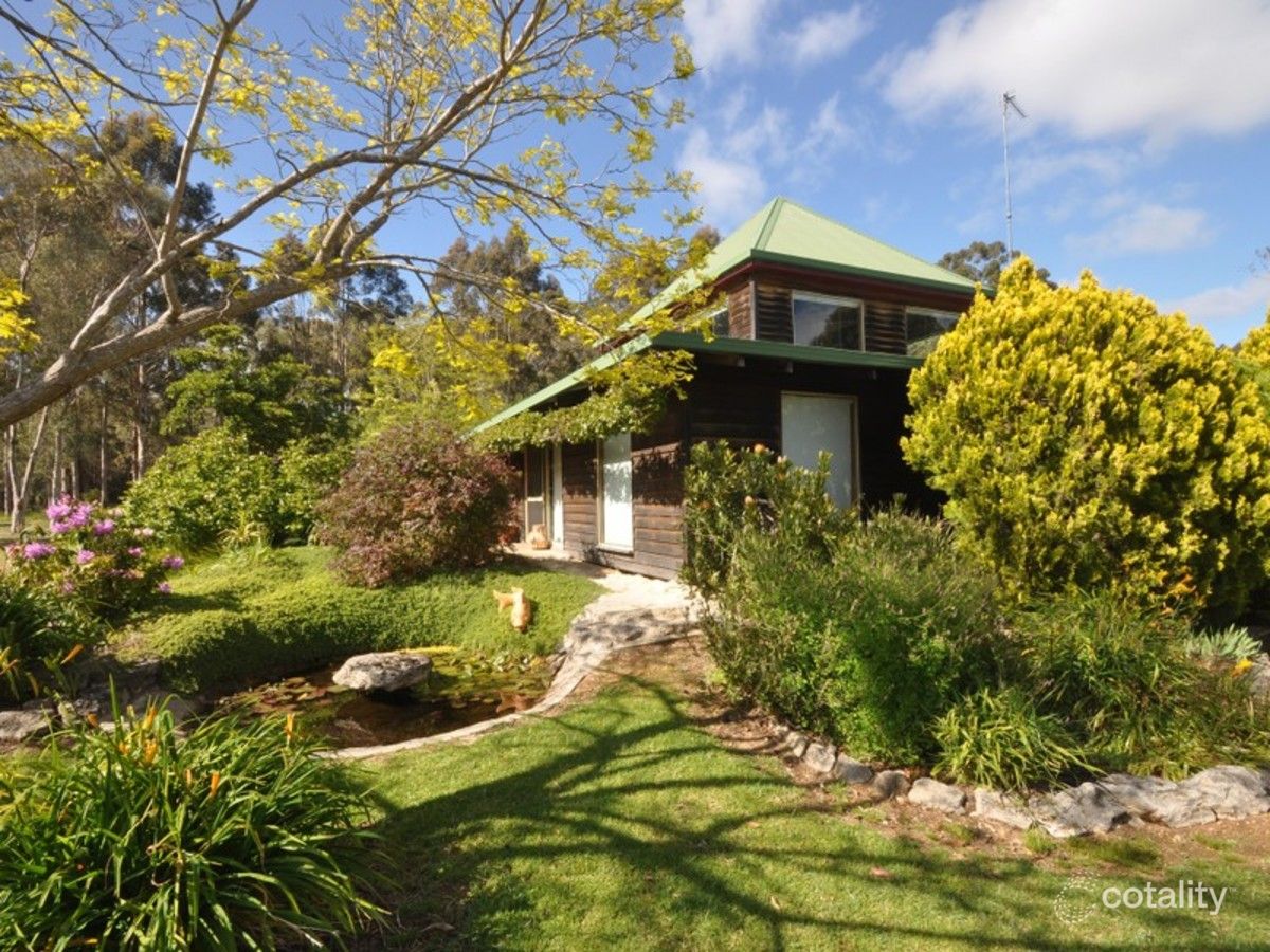 27 Clarrie Jones Pl, Pemberton, WA 6260