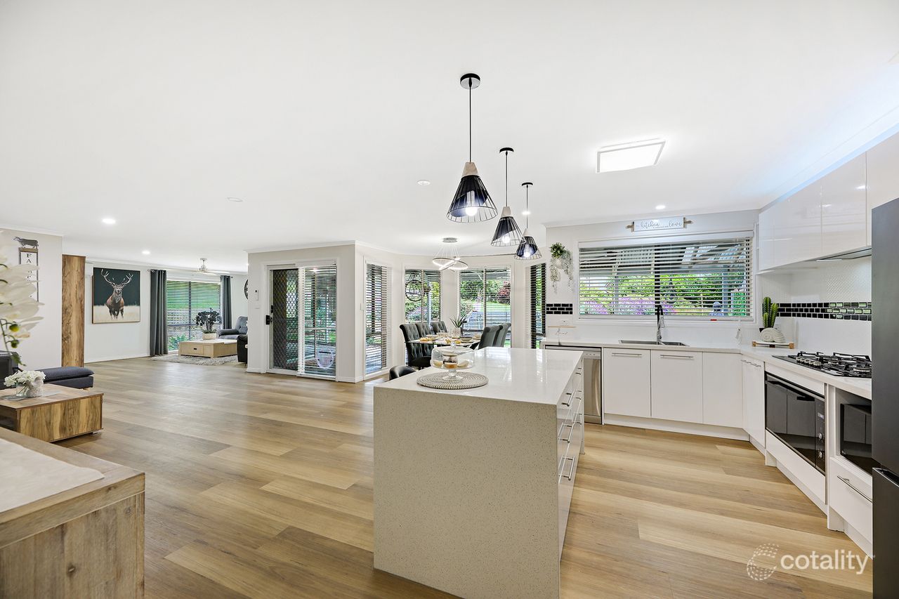 5 Nottingham Ct, Drouin, VIC 3818