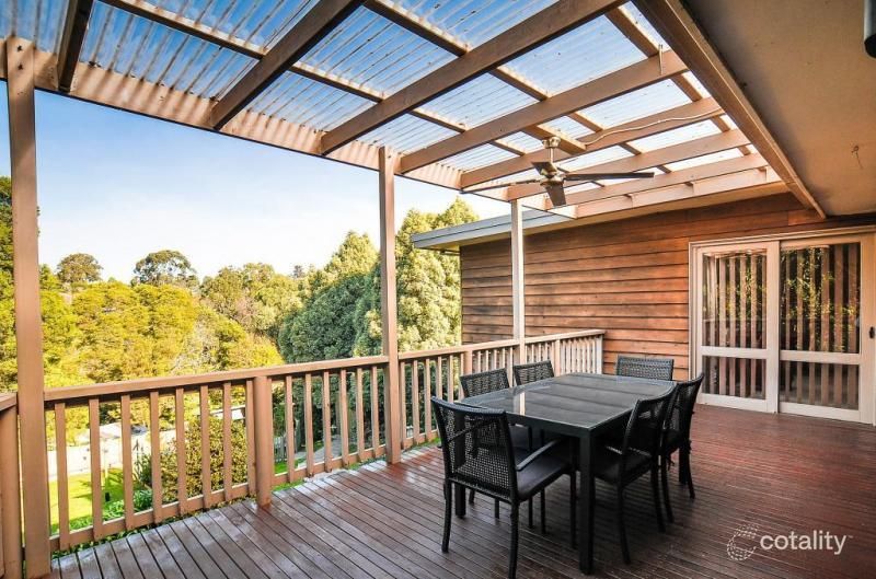 18 Douglas Cres, Monbulk, VIC 3793