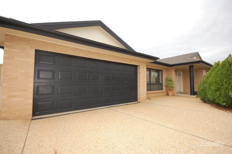 5 Rowley St, Griffith, NSW 2680