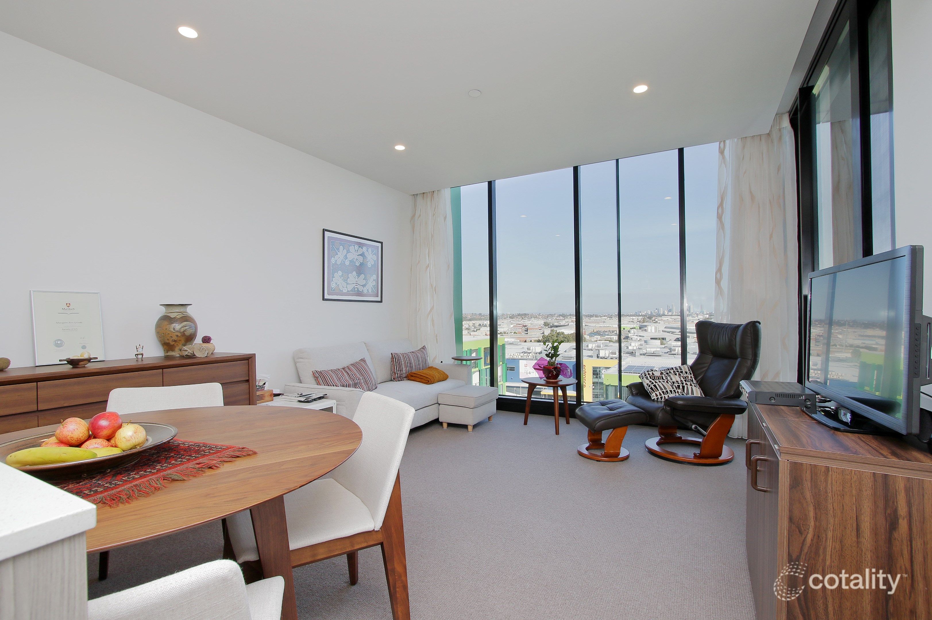 T911/8 Tassels Pl, Innaloo, WA 6018