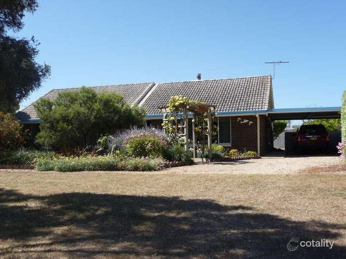 10 Third St, Wool Bay, SA 5575