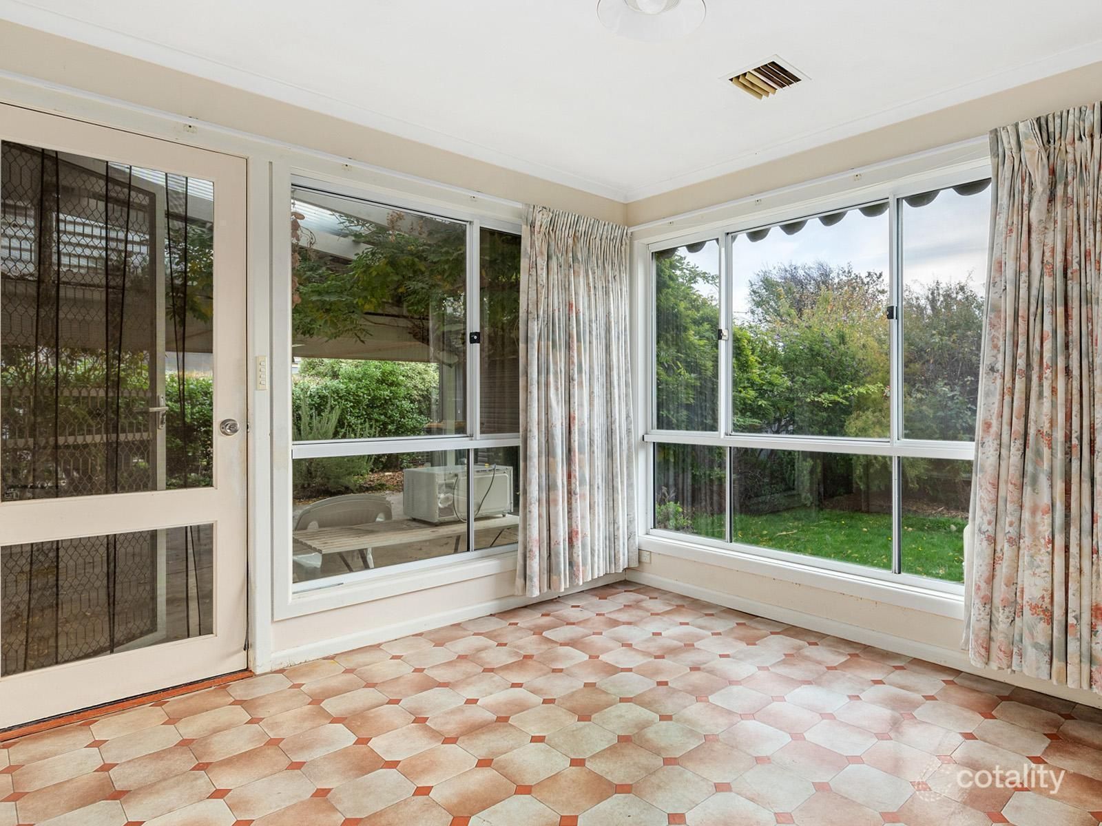 37 White Ave, Wendouree, VIC 3355