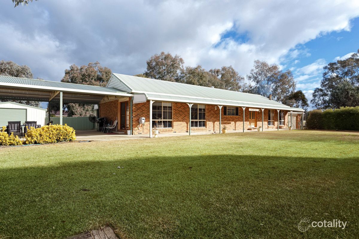 137 Main St, Lake Albert, NSW 2650