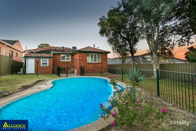 35 Ellesmere St, Panania, NSW 2213