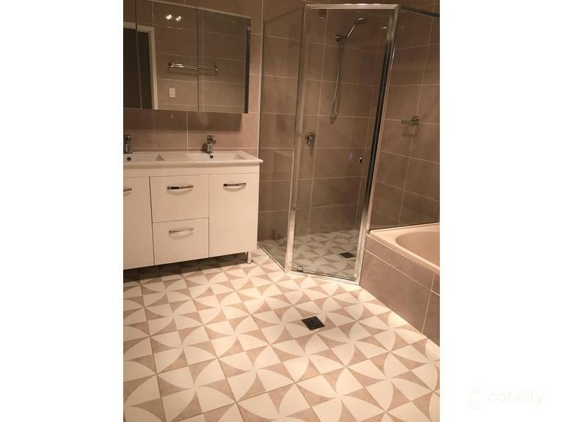 2 Michele Pl, Camden South, NSW 2570