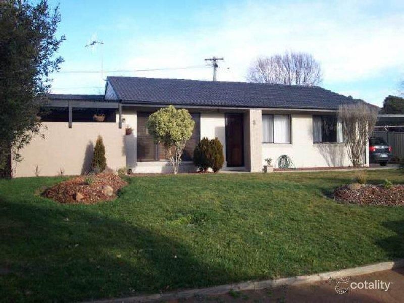 8 Whittell Cres, Florey, ACT 2615