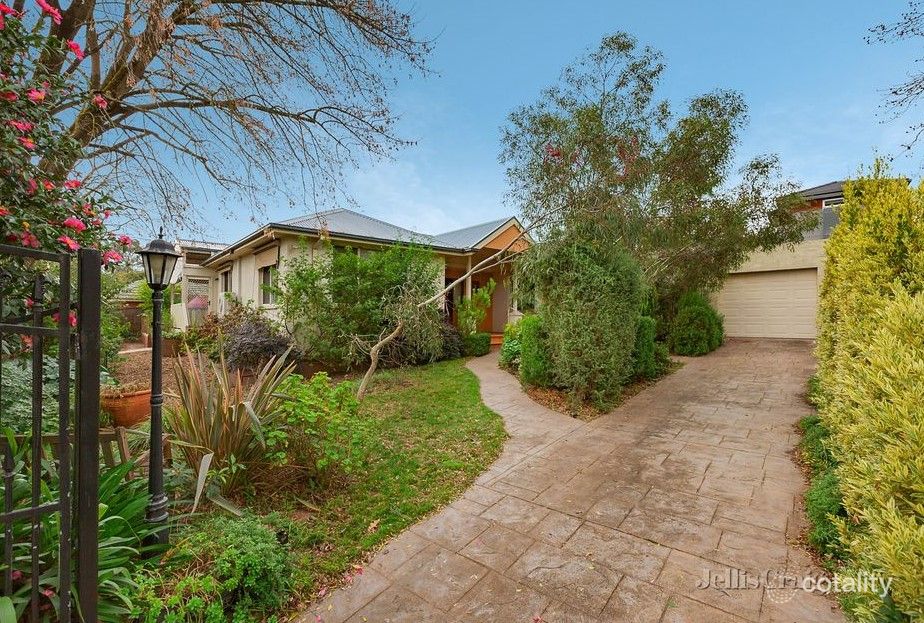 1 Downing St, Blackburn, VIC 3130