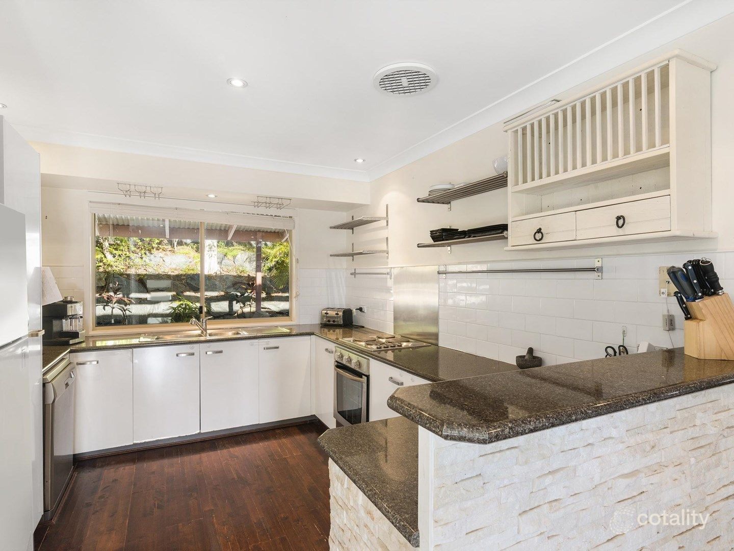 11 Rossmoyne Cl, Elanora, QLD 4221