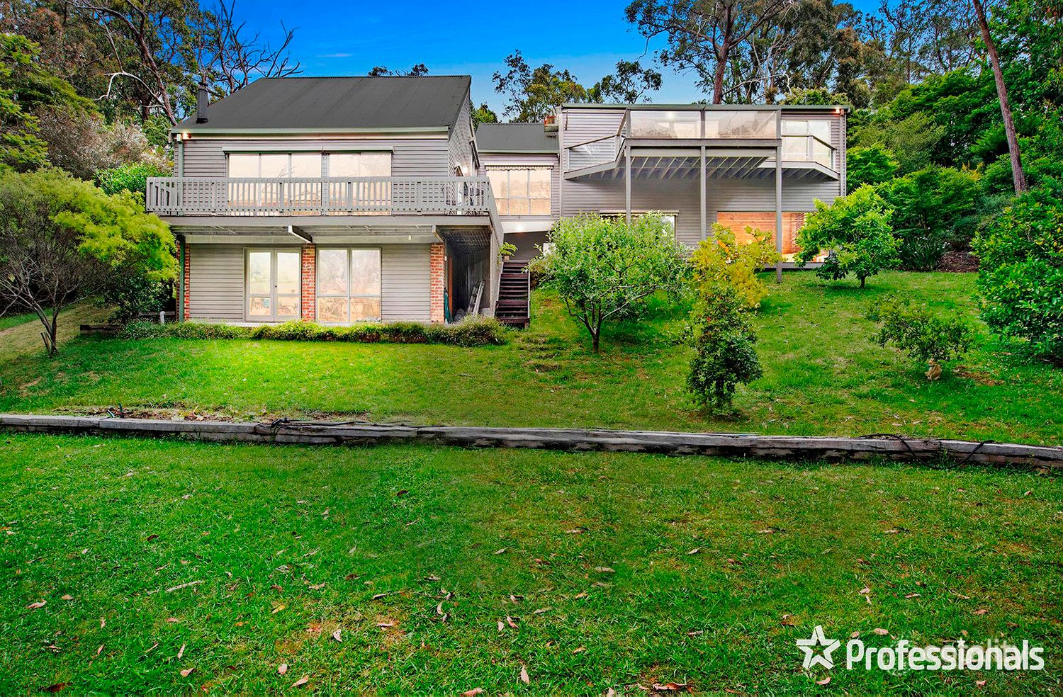 14 Sycamore Gr, Mount Evelyn, VIC 3796
