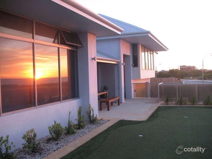 52 Boardwalk Bvd, Halls Head, WA 6210