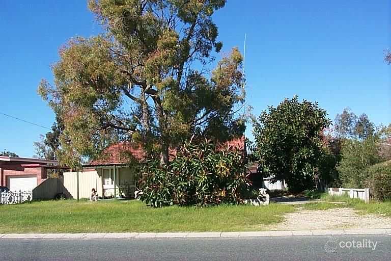 26 Montrose Ave, Girrawheen, WA 6064