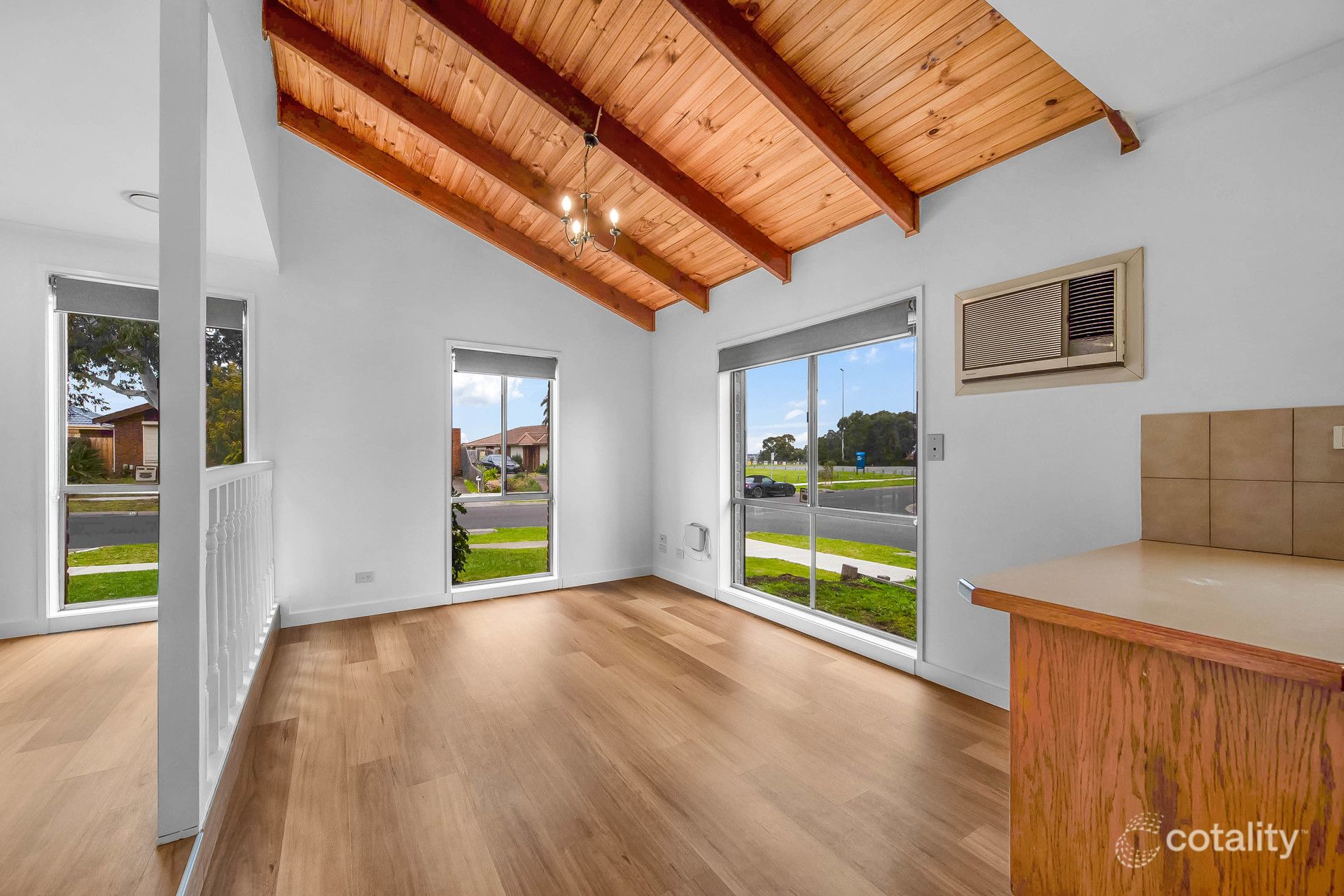 1/5a Crampton Cres, Mill Park, VIC 3082