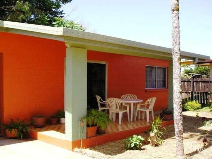 1/8 Grech Cl, Wangan, QLD 4871