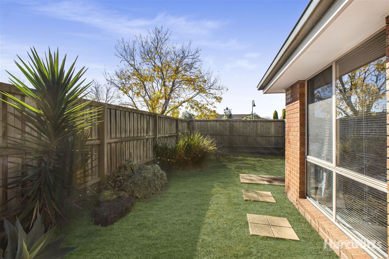 39 Chatswood Dr, Narre Warren South, VIC 3805