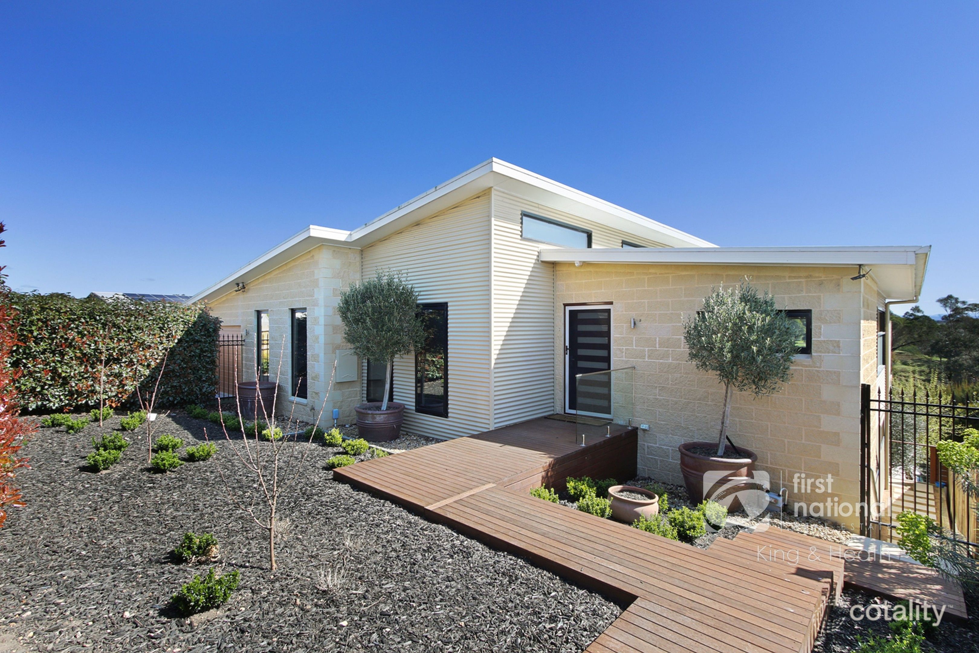 35 Harnham Dr, Bairnsdale, VIC 3875