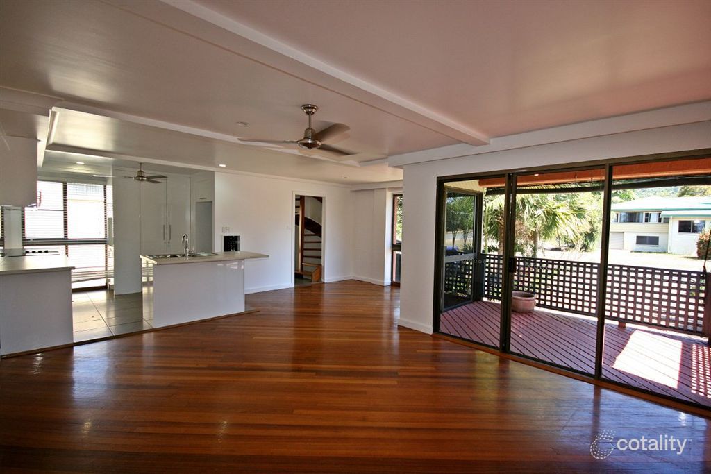 6/3 Beach Rd, Cannonvale, QLD 4802