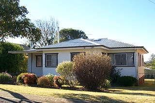 19 Rivett St, South Toowoomba, QLD 4350