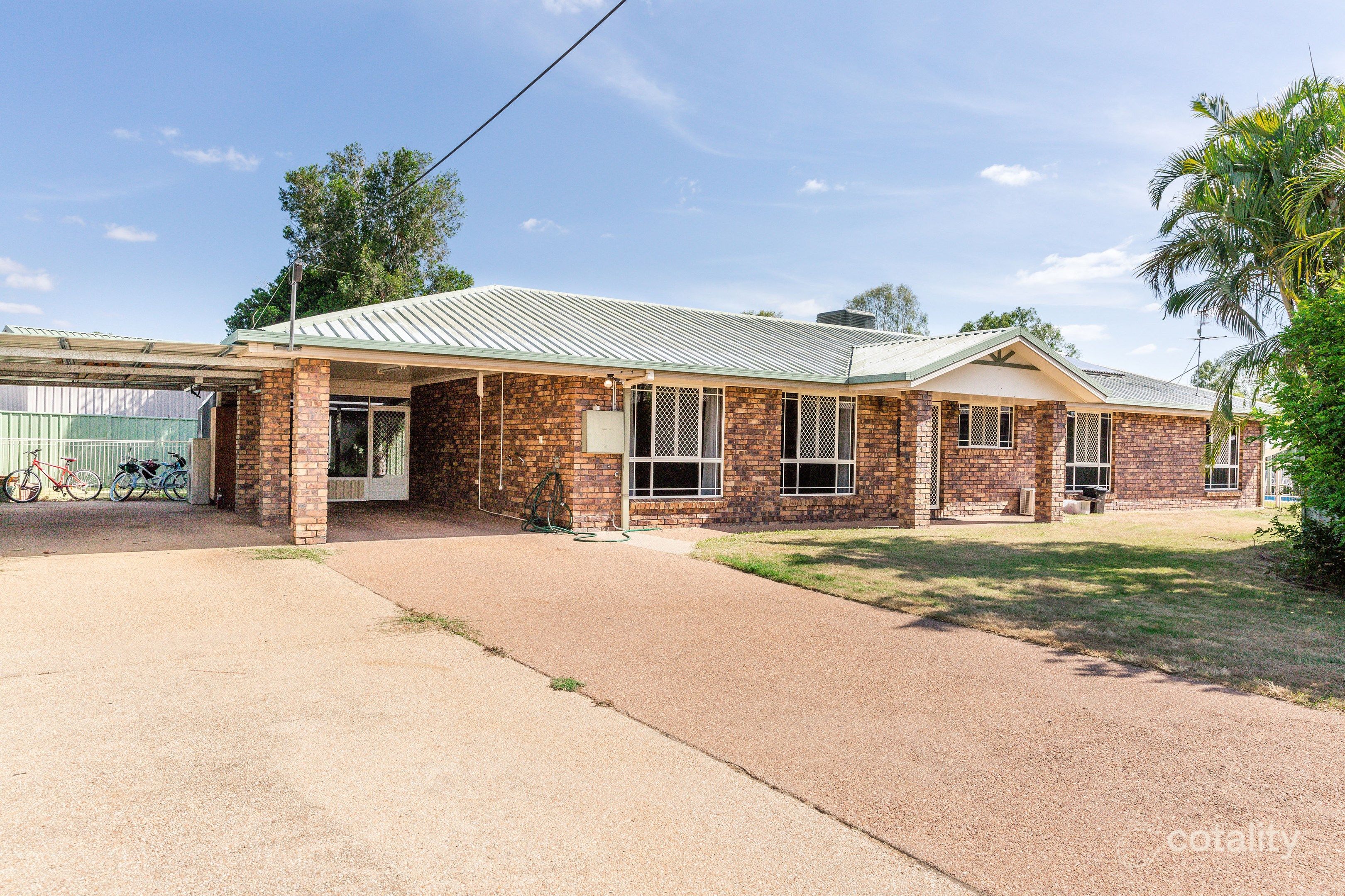 2 Shepherd Gr, Emerald, QLD 4720