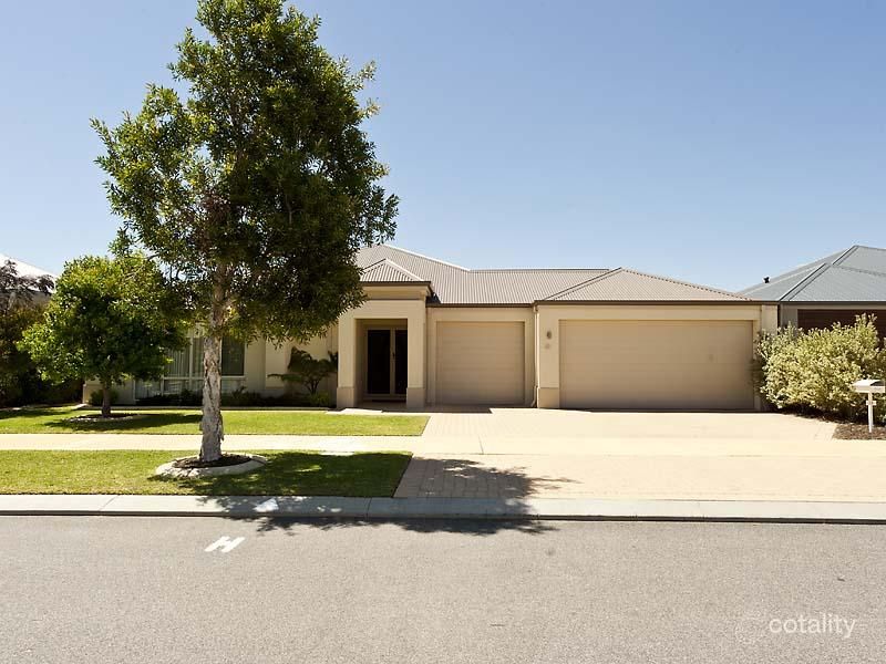 15 Bluebeech Way, Piara Waters, WA 6112