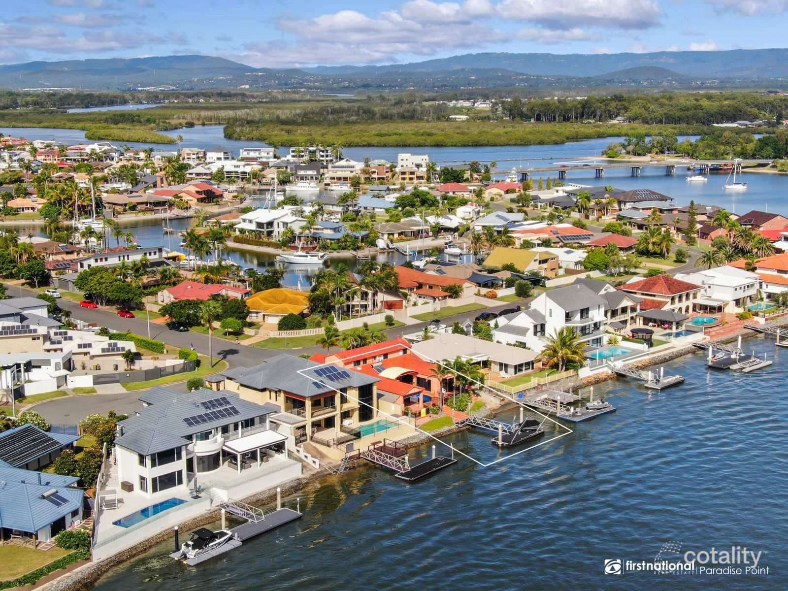 7 Arrowsmith Ct, Paradise Point, QLD 4216