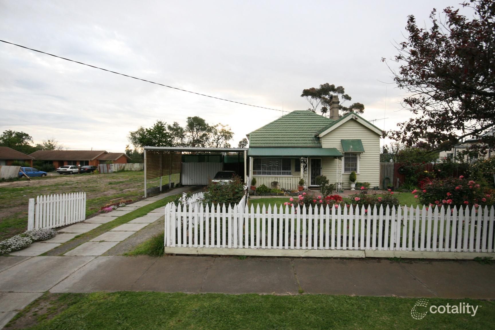 84 Breakwater Rd, Breakwater, VIC 3219