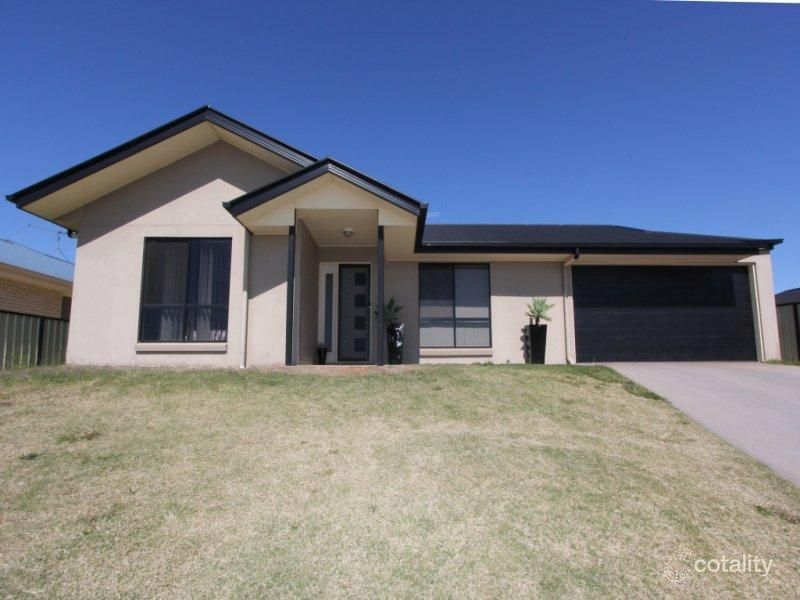 19 Murray Pde, Kingaroy, QLD 4610